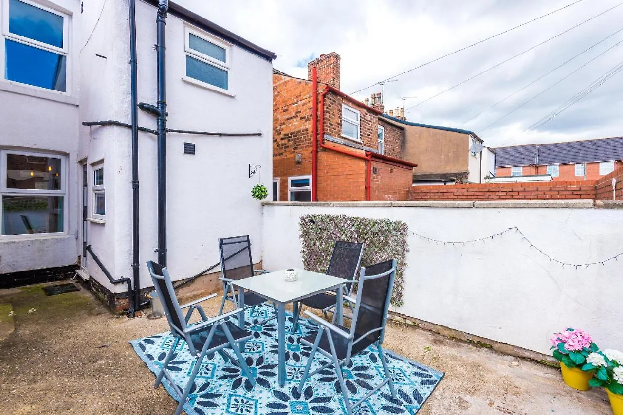 Chester City Centre Cottage: Spacious 2-Bed for 6 0*,  United Kingdom