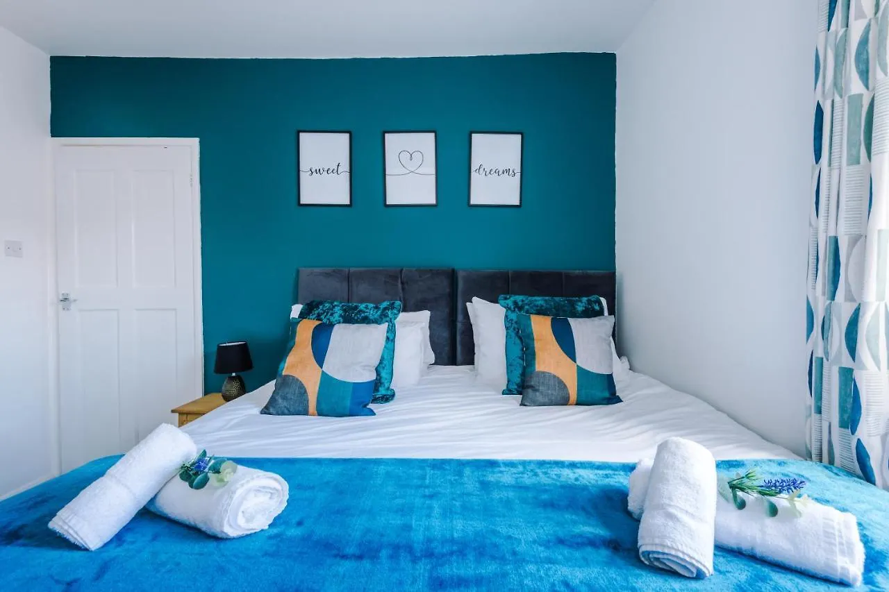 Chester City Centre Cottage: Spacious 2-Bed for 6 0*,